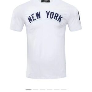 White New York Yankees Pro Standard T-shirt.